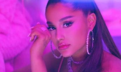 Ariana Grande lance sa tournée avec un hommage émouvant à Mac Miller