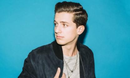 Charlie Puth rend hommage à Demi Lovato en plein concert !