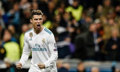 Cristiano Ronaldo signe à la Juventus