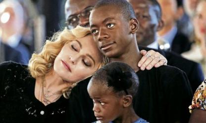 Grande émotion : Madonna visite l'orphelinat où elle a adopté son son fils David !