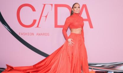 Jennifer Lopez remporte le Fashion Icon Award