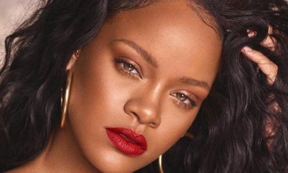 Rihanna en vacances à la Barbade, elle prend la pose avec ses parents