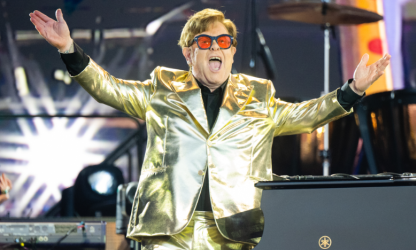 Elton John dit adieux à son public britannique à travers le festival Glastonbury