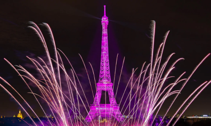 La Tour Eiffel avait été illuminée en rose un dimanche dans le cadre de la lutte contre le cancer du sein.