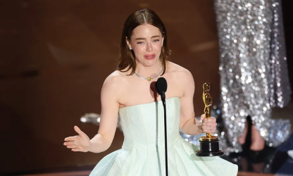 Emma Stone remporte son deuxième Oscar malgré sa robe déchirée