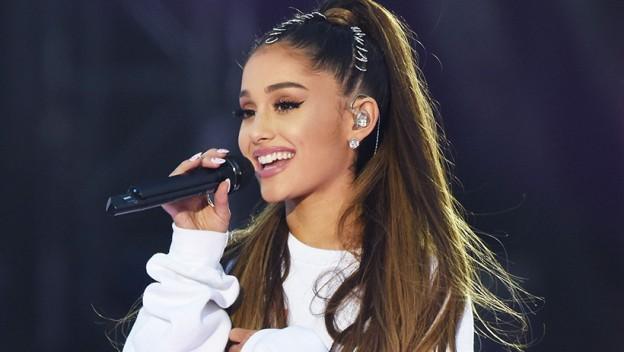 Ariana Grande rend hommage aux victimes de l'attentat de Manchester