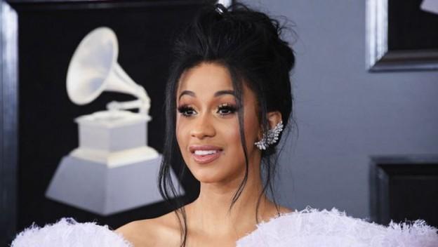 Cardi B confirme sa grossesse et dévoile son baby bump !