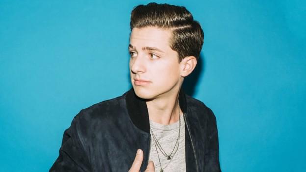 Charlie Puth rend hommage à Demi Lovato en plein concert !