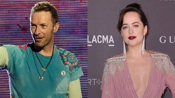 Chris Martin & Dakota Johnson en couple, et le font savoir !