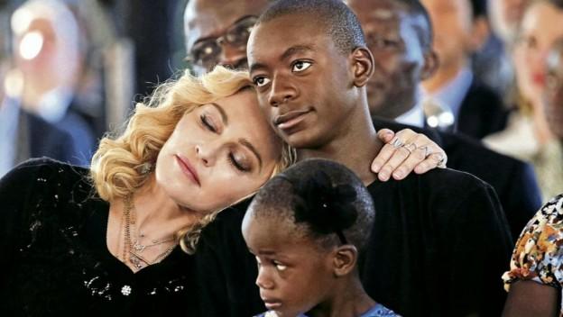 Grande émotion : Madonna visite l'orphelinat où elle a adopté son son fils David !