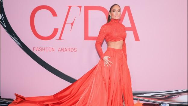 Jennifer Lopez remporte le Fashion Icon Award