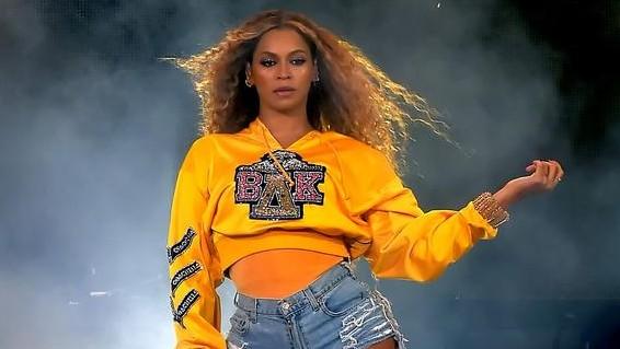 Beyoncé marque l'histoire au festival Coachella !