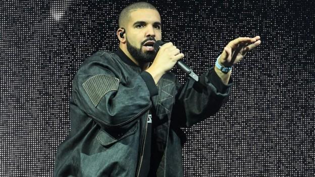 "Rock With You" : Drake rend hommage à Michael Jackson en plein concert !