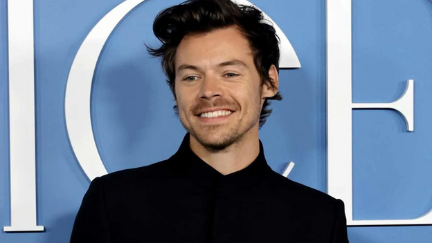 Harry Styles réagit à la polémique suscitée par son discours aux Grammys.