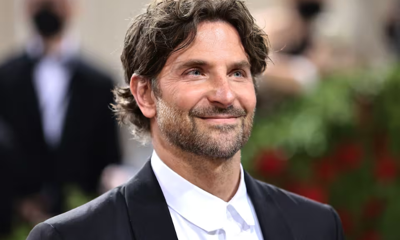 Bradley Cooper incarne avec authenticité le personnage du compositeur et chef d'orchestre Leonard Bernstein