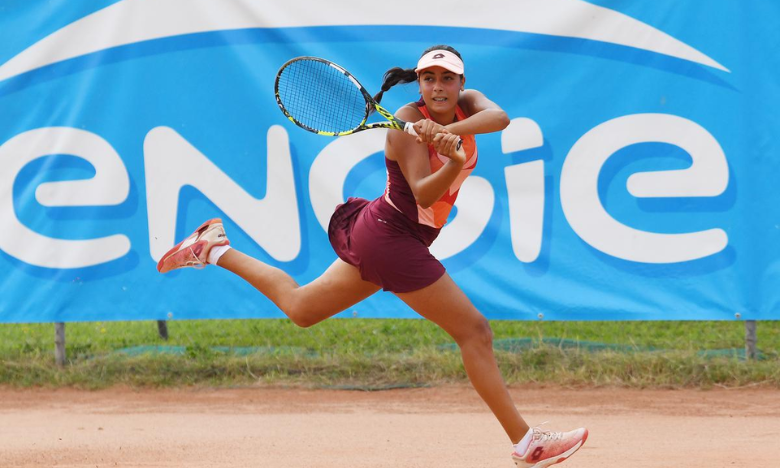 Aya El Aouni, joueuse marocaine, décroche son premier titre dans le monde professionnel du tennis